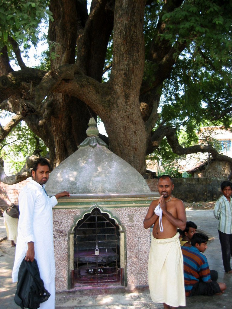  gaura mandal parikrama. 2004.03.11